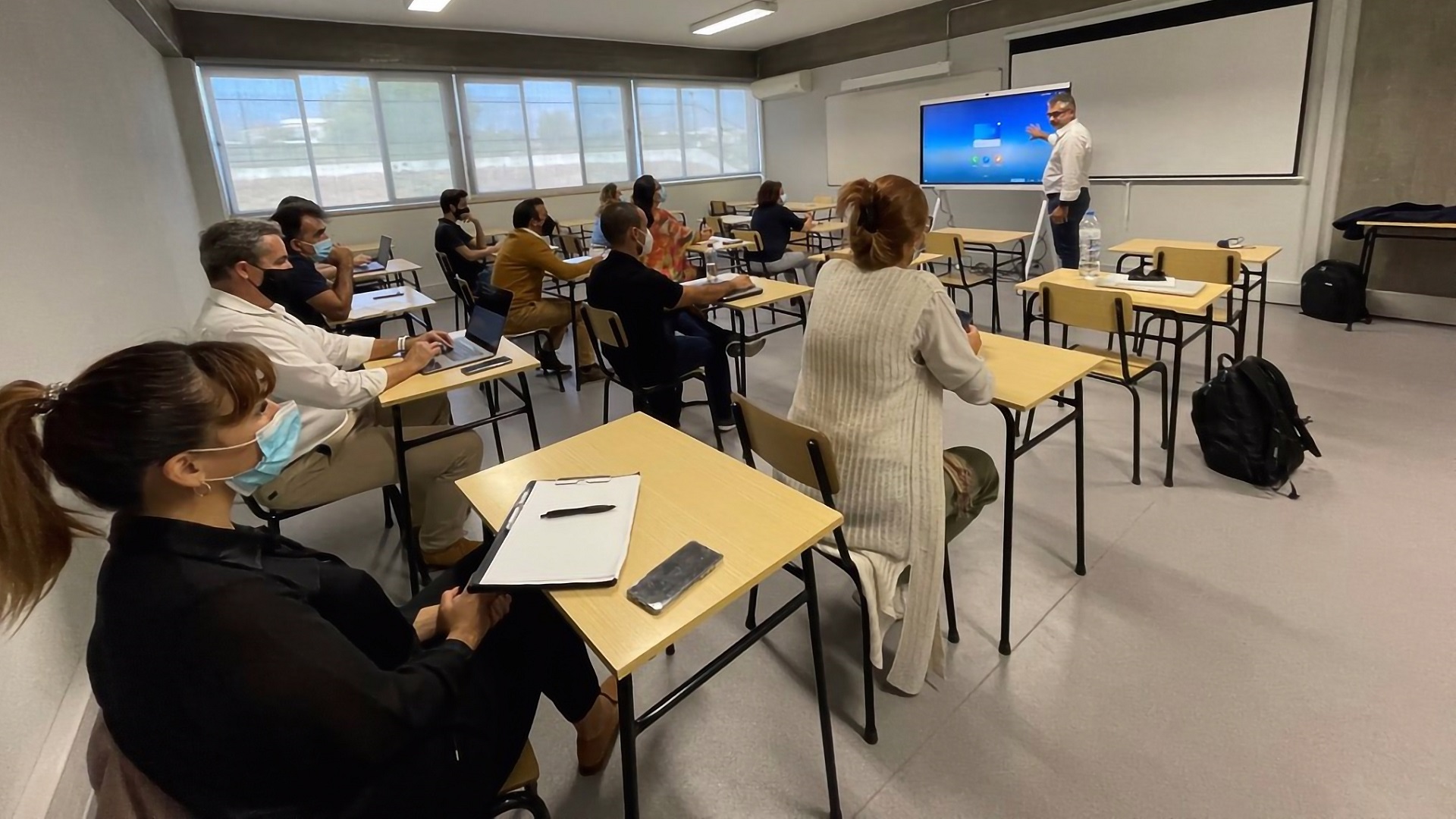 Campus de Almada instala IdeaHub da Huawei